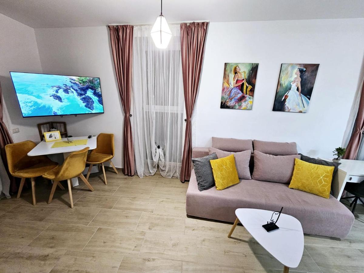 Lovely New Balcony Apartment Cismigiu Park - Pop5 Bucharest Exterior photo
