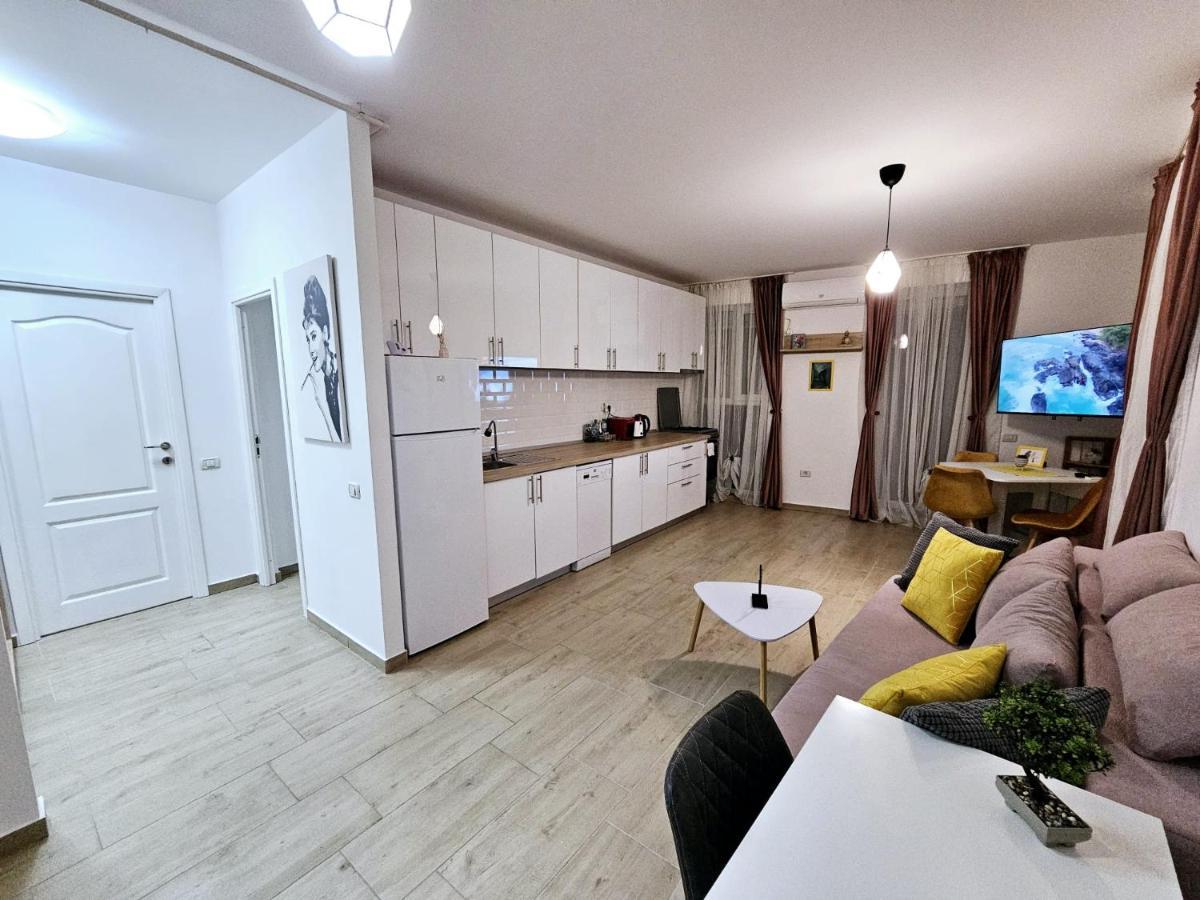 Lovely New Balcony Apartment Cismigiu Park - Pop5 Bucharest Exterior photo